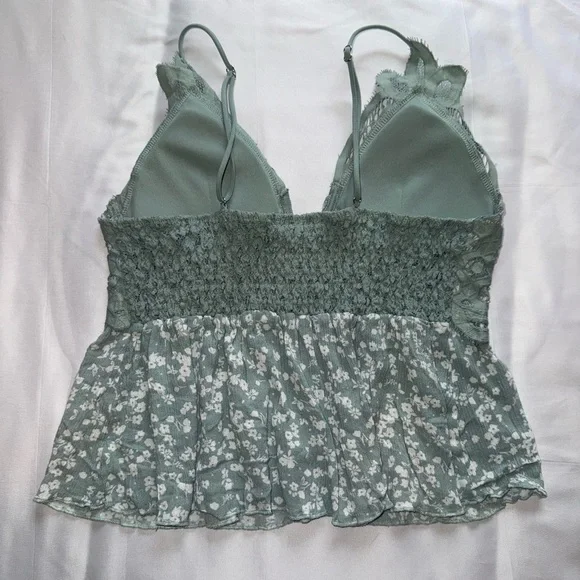 Rue21 Green and White Lace Floral Crop Top Size Large - Picture 3 of 4
